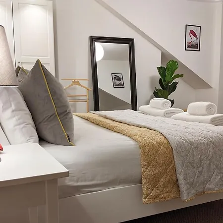 Townhouse شقة